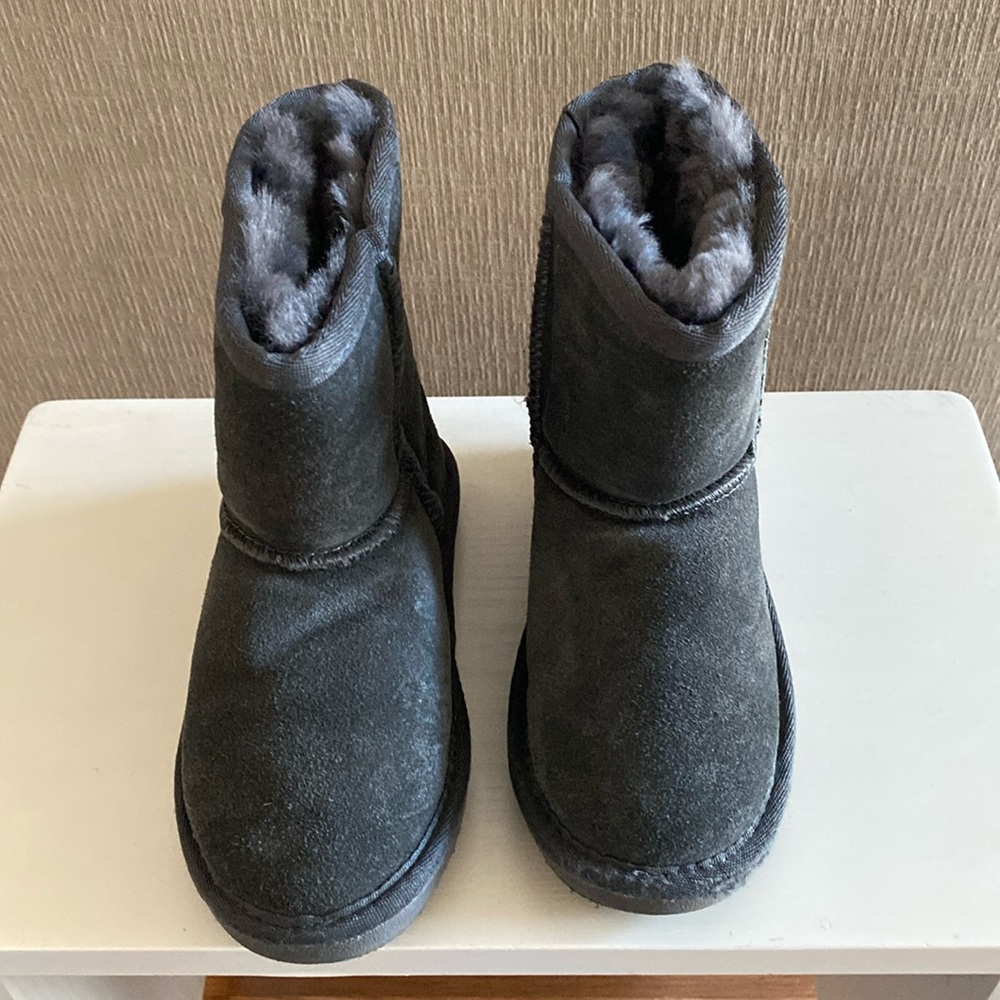 Hardly worn girls boots